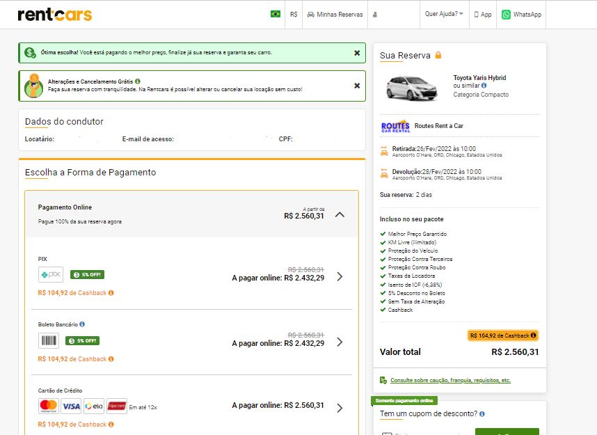 Na terceira página você verá os detalhes da sua reserva no lado direito (se está vendo pelo notebook). Logo abaixo pode inserir um cupom de desconto e pegar um link para indicar a Rental Cars para os amigos e ganhar crédito.  Você vai escolher a forma de pagamento. Se pagar online ganha cashback e pode escolher entre pix com 5% de desconto, boleto bancário com 5% de desconto, cartão de crédito com parcelamento em até 12 vezes e PayPal com parcelamento em até 3 vezes. Ou ainda pode pagar no destino, também ganhando cashback.  Em seguida vem a última página que é de confirmação da reserva.