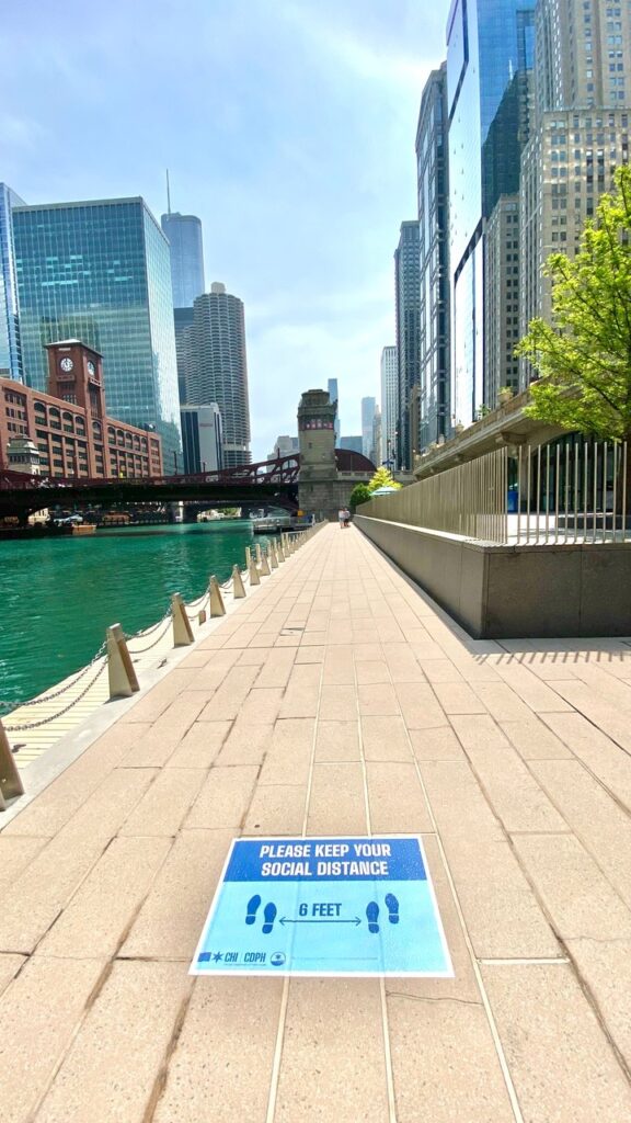 Caminhada pelo Chicago Riverwalk