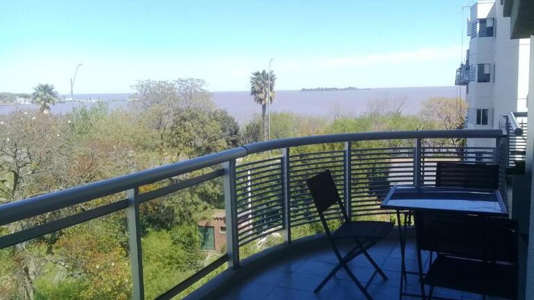 Hotel Solares de Araus, vista da sacada do quarto durante o dia, um ótimo lugar onde ficar em Colônia do Sacramento