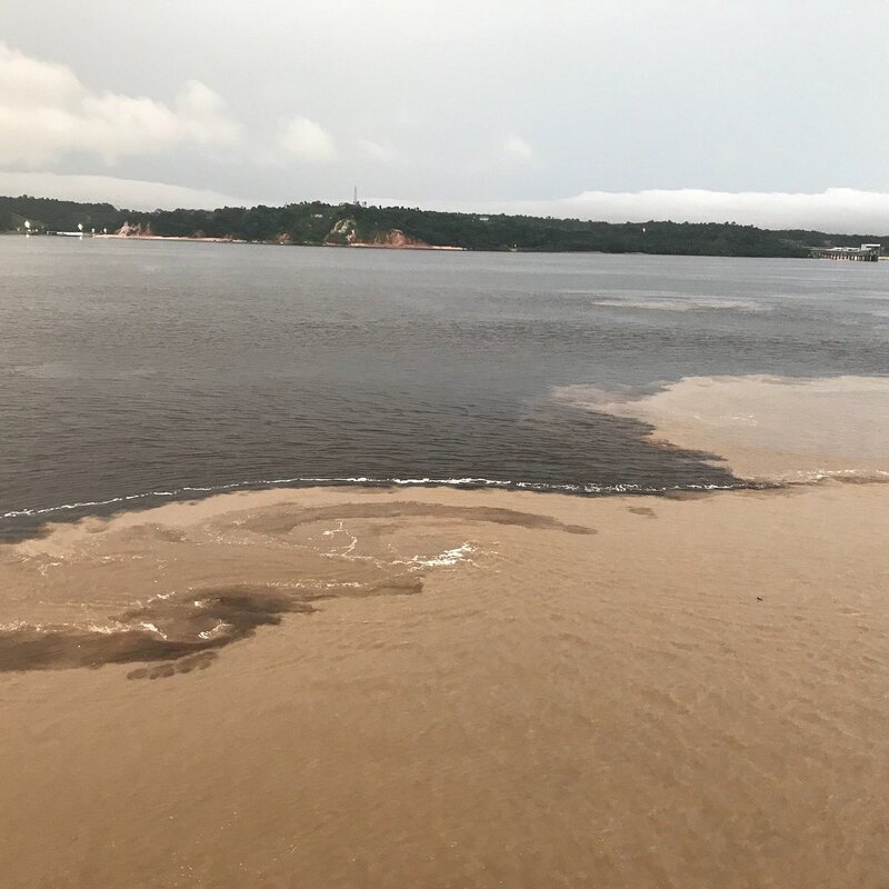 Encontro das águas, junção dos rios Amazonas e Solimões em Manaus