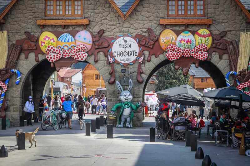 Entrada da festa do chocolate em Bariloche na Argentina que acontece todos os anos na época da páscoa. Reprodução: Site Fiesta del Chocolate.