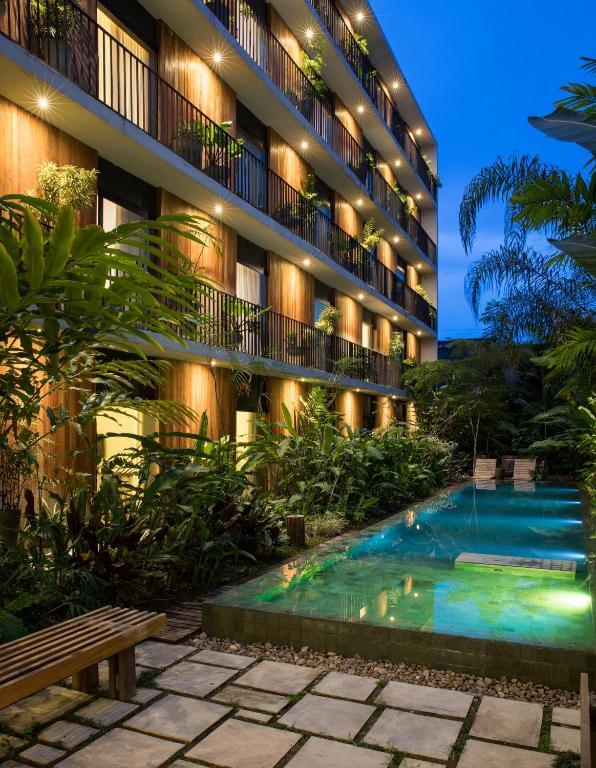 Piscina de Hotel Villa Amazônia em Manaus durante o fim de tarde