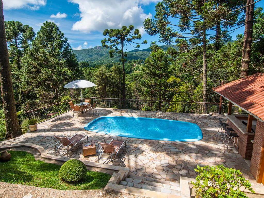 Piscina do Ricanto Amore Mio, em Monte Verde - MG, durante o dia