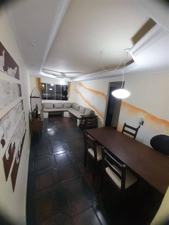 Sala do apartamento espaçoso, em Guarujá no Litoral de São Paulo - SP