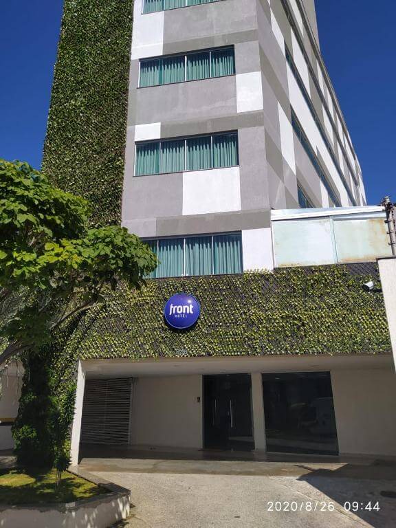 Entrada do Front Hotel Expominas, em Belo Horizonte em Minas Gerais - MG