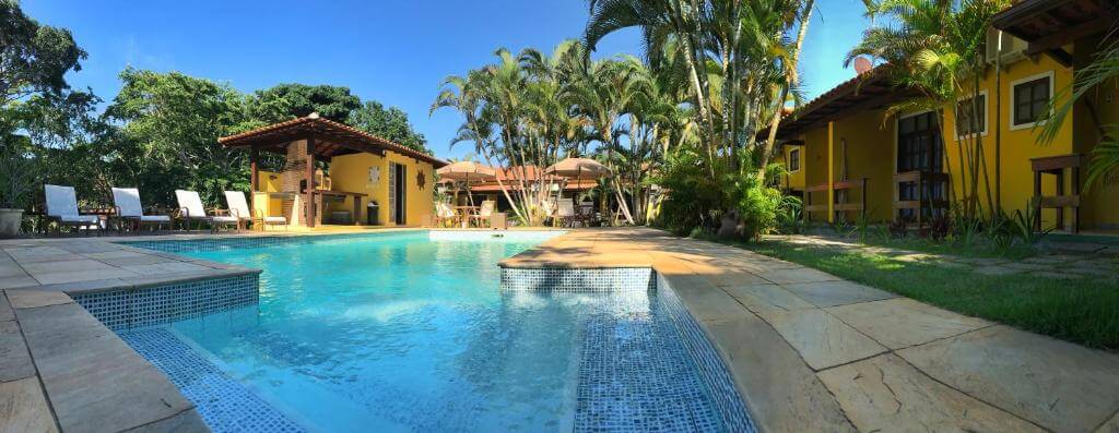 Piscina da Villa Bella Pousada em Búzios no Rio de Janeiro - RJ durante o dia