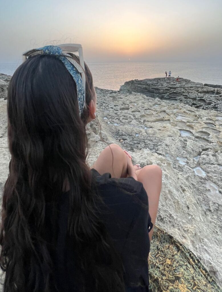 viajando com livia malta blue por do sol. Chip Internacional Malta
