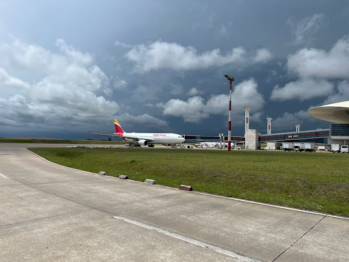 aeroporto de montevideo chegadas e partidas