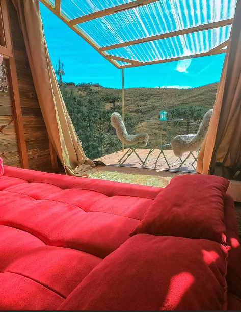 Cabanas no interior de São Paulo, quarto com vista para as montanhas.