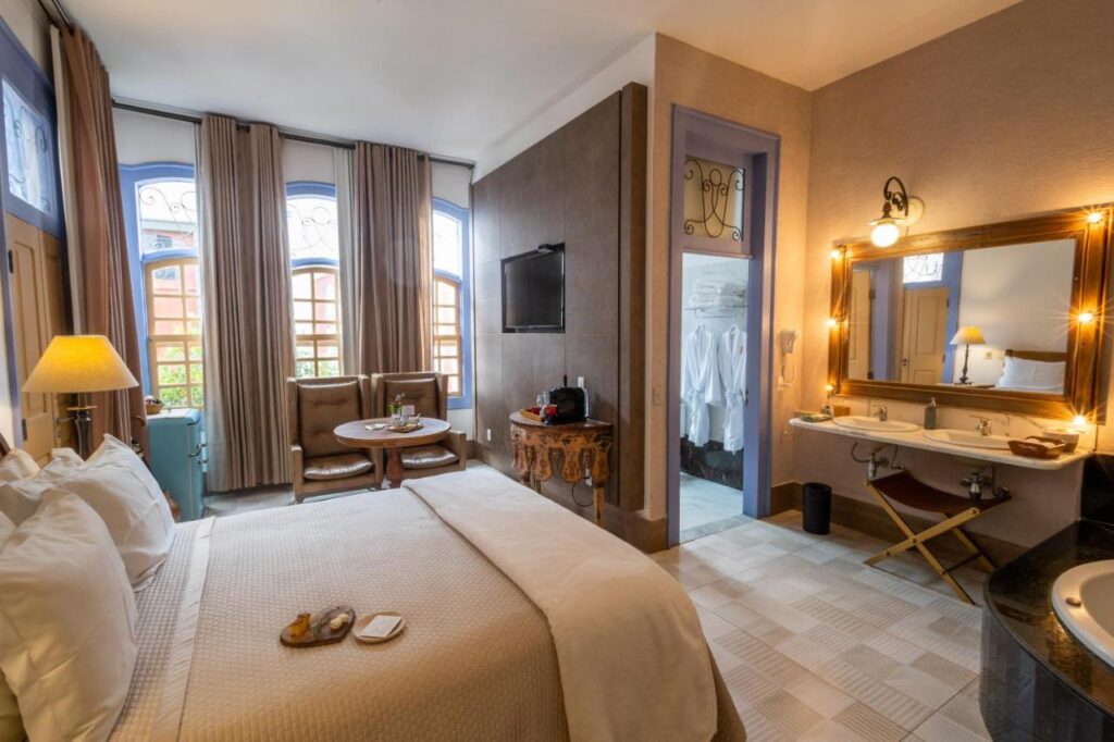 Quarto elegante em pousada pet friendly em Tiradentes