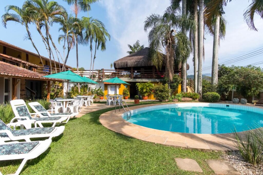 Pousadas petf friendly em Ubatuba com piscina, perto do centro.