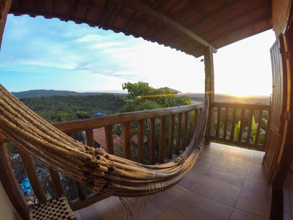 Vista da natureza da varanda de pousada pet friendly na Serra do Cipó