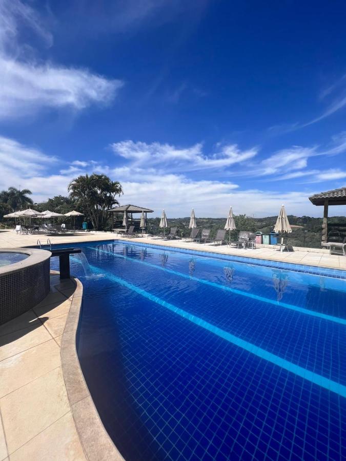 piscina ao ar livre em pousada perto de Piedade, em Pousada romântica Piedade
