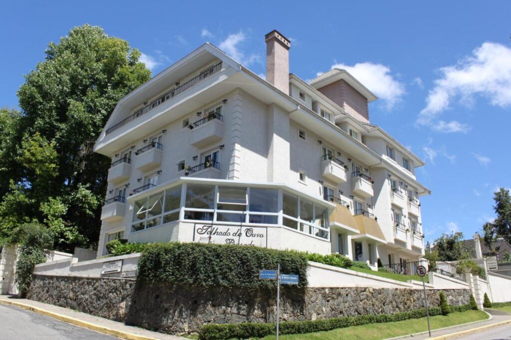 Fachada da Pousada Telhado de Ouro em Campos do Jordão