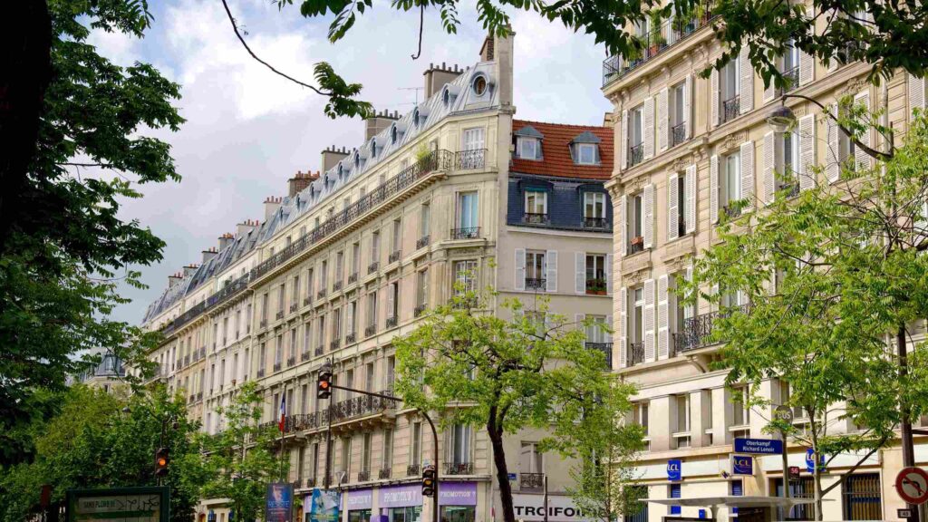 Onde ficar em Paris barato - conheça as regiões e hotéis | Viajando com Lívia