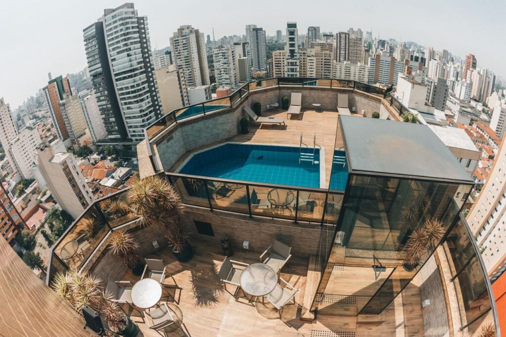 Hotel com piscina em Pinheiros - Viajando com Livia