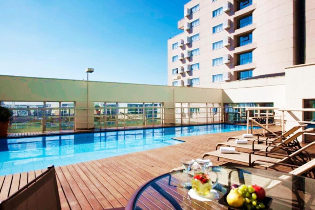 Hotel com piscina e academia em Alphaville - - Viajando com Livia