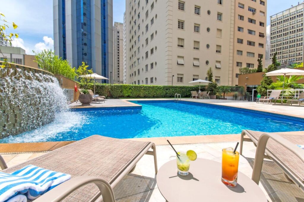 Hotel perto da Paulista com piscina - Viajando com Livia