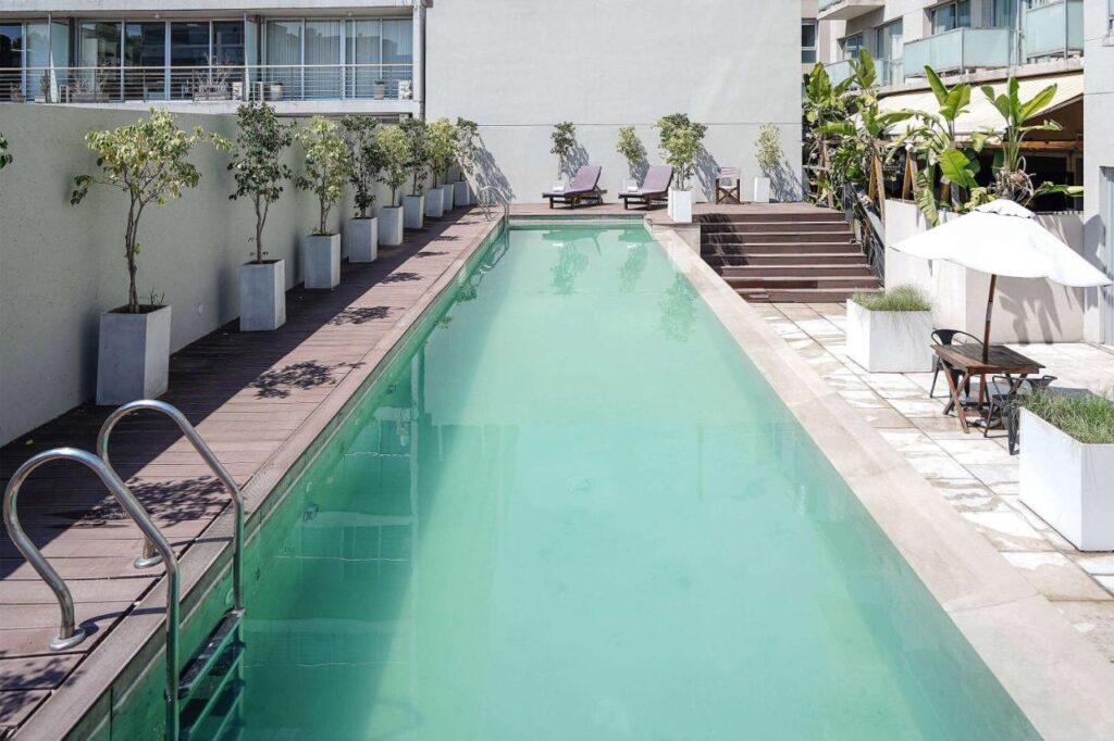 Piscina em hotel em Buenos Aires - Viajando com Livia