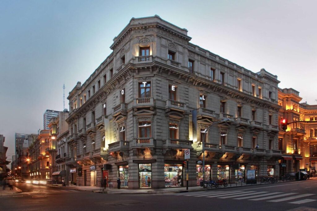 Fachada de hotel em Buenos Aires - Viajando com Livia