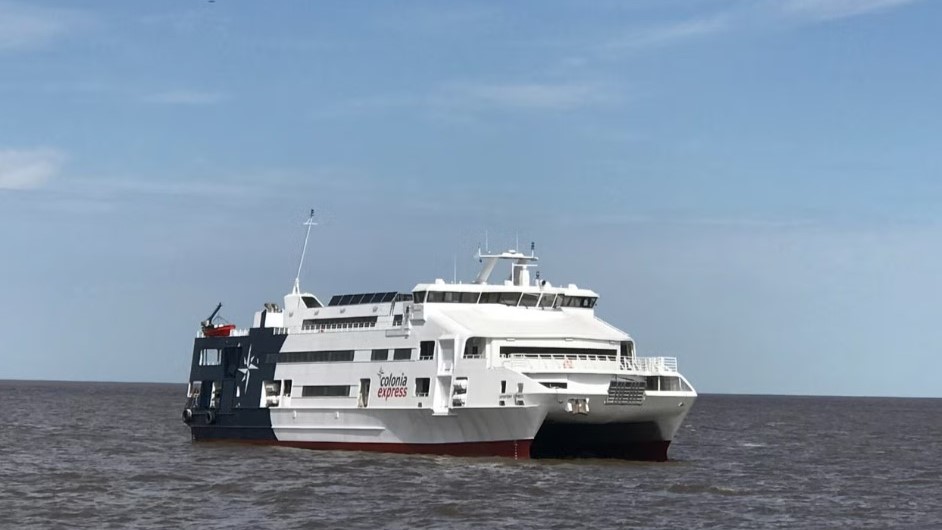 Ferry Boat Buenos Aires para Colônia - Viajandocom Lívia
