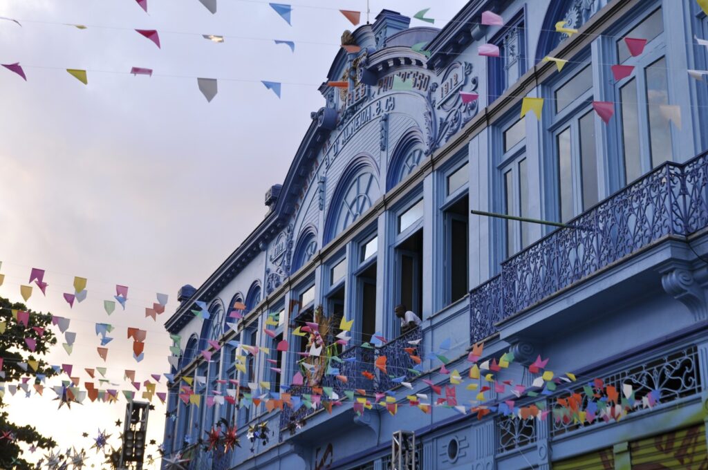Arraiá da Fundição colore e anima a Lapa com muita música, comidas e bebidas típicas