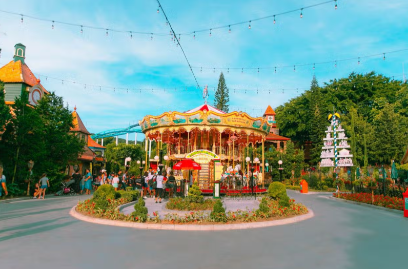 Um dos melhores destinos para viajar com os filhos é o Beto Carrero World.