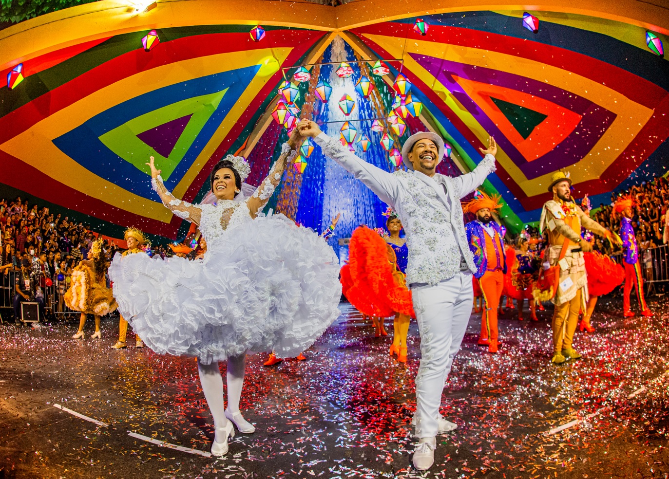 Umas das festas juninas do Nordeste: trio de forrós, cordelistas e festival de quadrilhas para celebrar a festa de São João