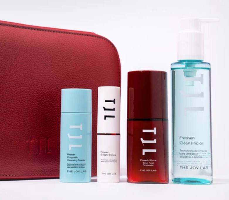 Vale a pena comprar The Joy Lab? Se voc&ecirc; busca skincare vegano, tecnol&oacute;gico e eficaz, vale a pena conhecer a The Joy Lab. A marca brasileira, criada pela influenciadora Joyce Kitamura, se destaca por oferecer f&oacute;rmulas inovadoras, desenvolvidas com rigor cient&iacute;fico e pensadas para atender &agrave;s reais necessidades da pele brasileira.