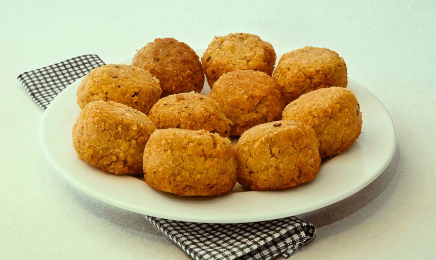 Falafel vegano crocante por fora e macia por dentro. Vem provar!