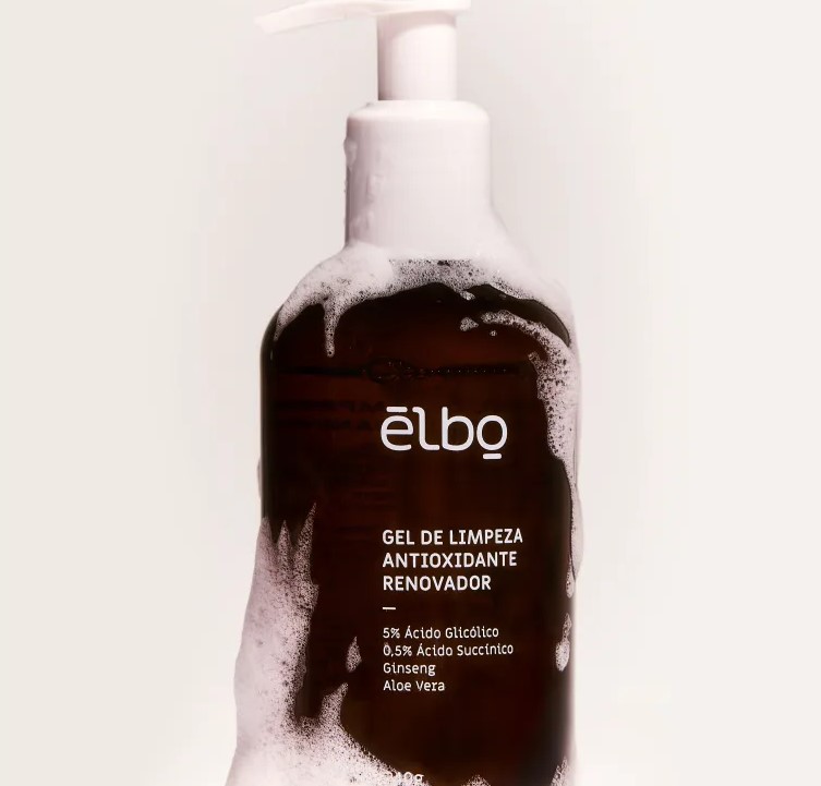 Gel de limpeza antioxidante renovador. Elbo remove células mortas, desobstrui poros e controla oleosidade.