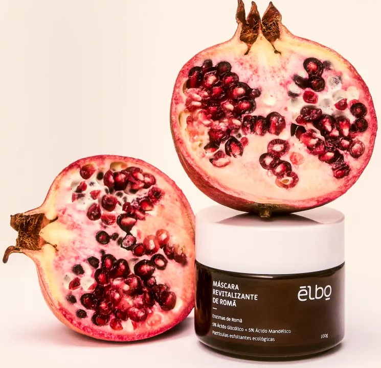 Máscara revitalizante de romã para todos os tipos de pele. Elbo Romã potencializa o viço e a luminosidade da face.