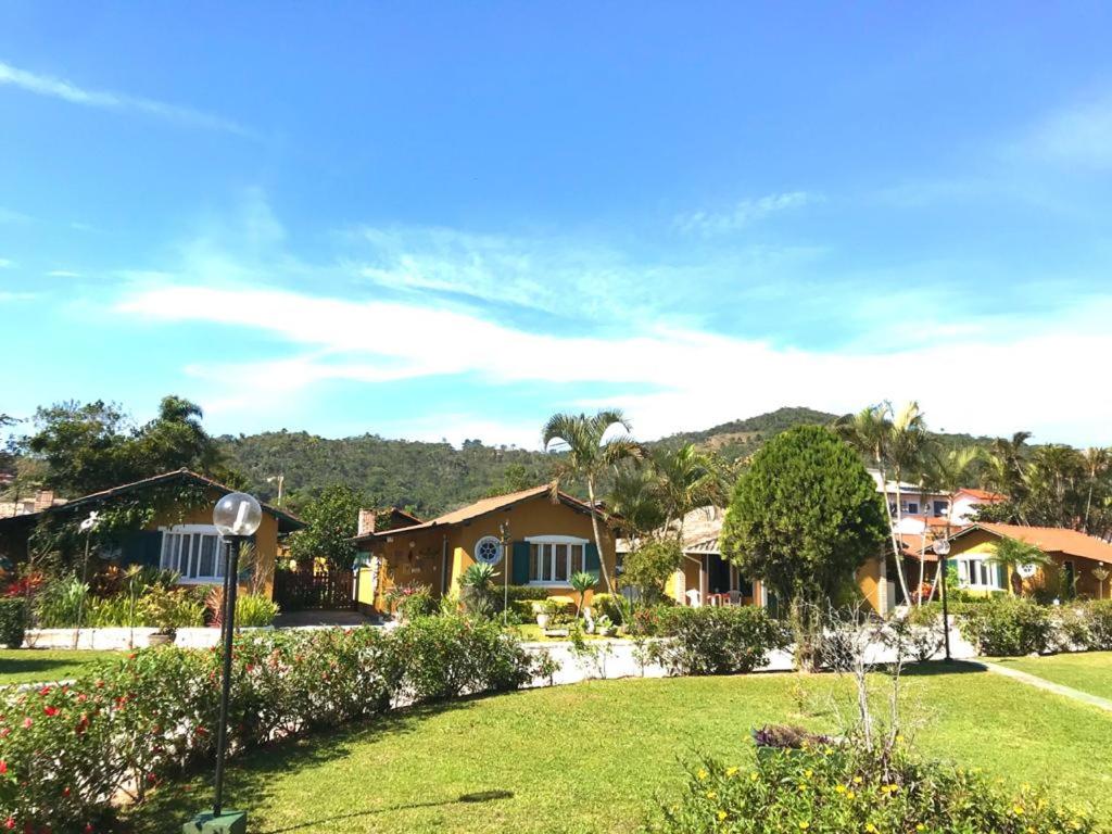 Chalés com cenário perfeito para momentos tranquilos a dois