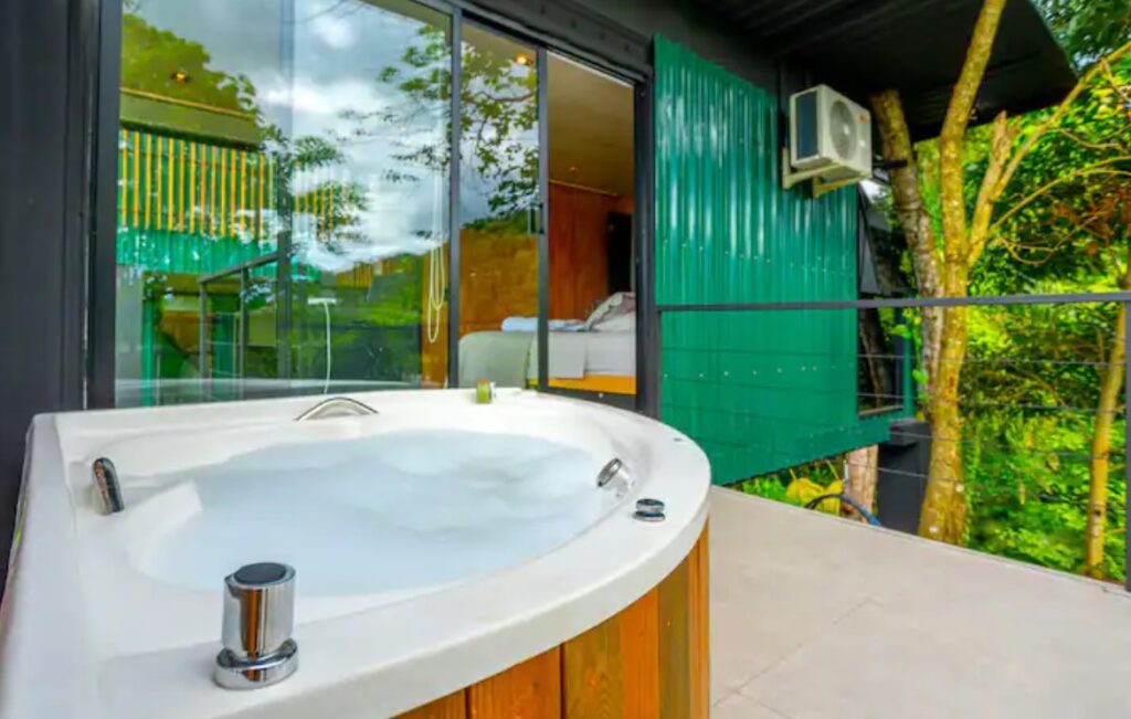 Studio Bonete com banheira de hidromassagem Jacuzzi em Ilhabela