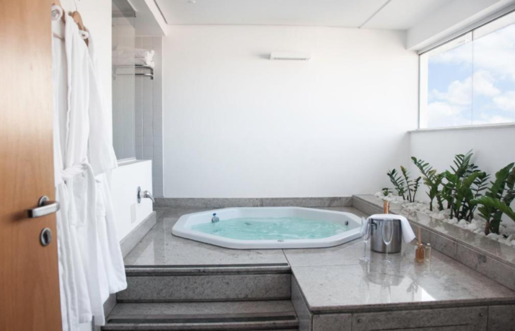 Hot&eacute;is rom&acirc;nticos com hidromassagem em Belo Horizonte