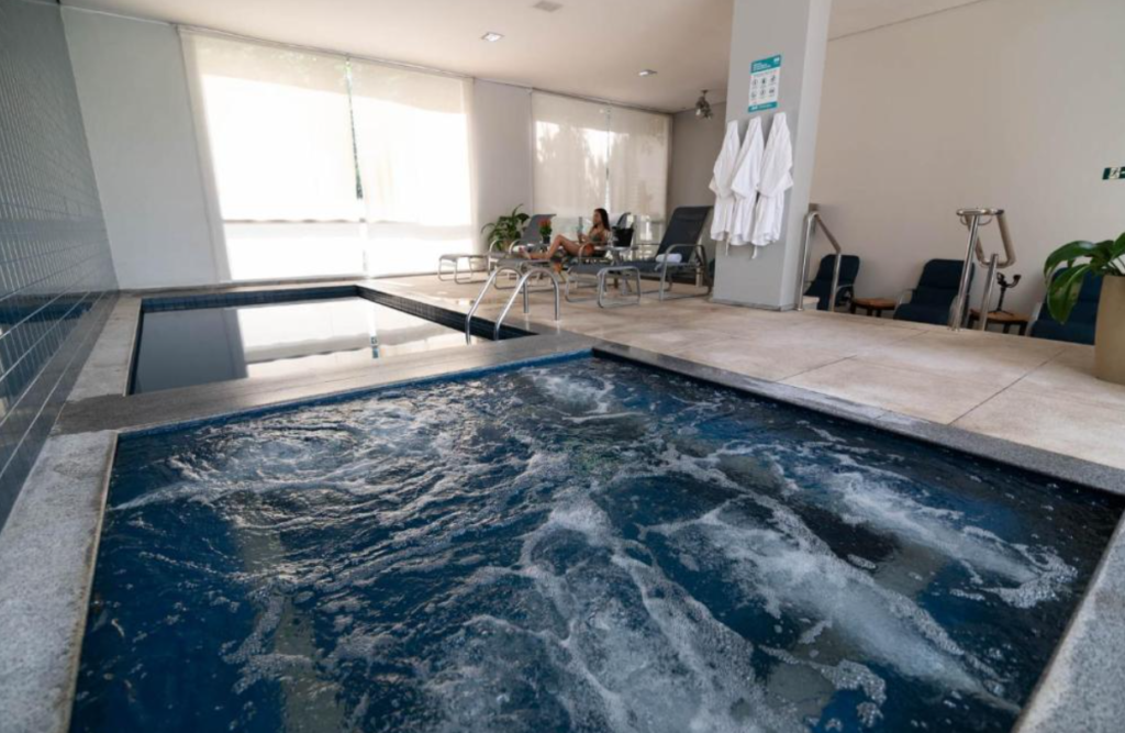 Hot&eacute;is rom&acirc;nticos com hidromassagem em Belo Horizonte