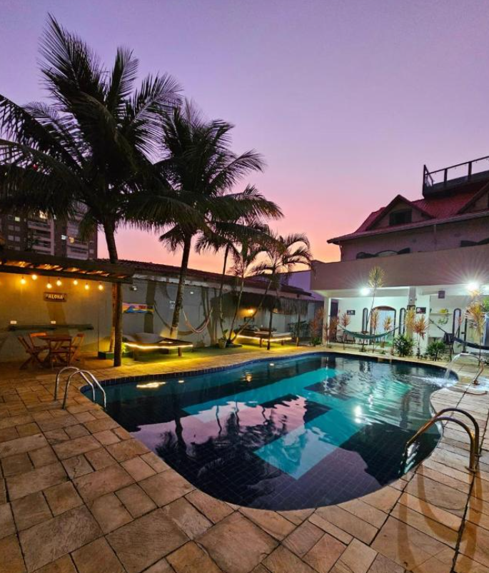 Hostel pet friendly em Itanha&eacute;m com piscina