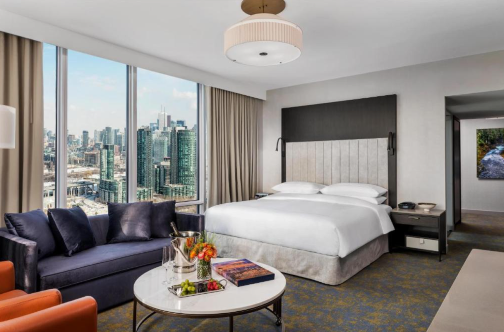 Hotel no Canadá com quartos modernos e bem equipados.