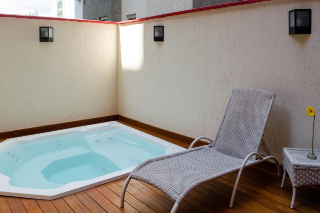 Hot&eacute;is rom&acirc;nticos com hidromassagem em Belo Horizonte