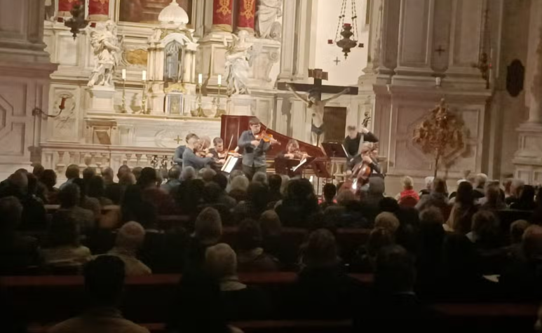 Concerto de As Quatro Esta&ccedil;&otilde;es de Vivaldi na igreja da Piedade. 