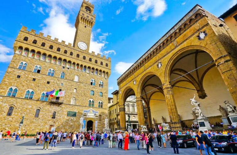 Conhe&ccedil;a o charmoso centro hist&oacute;rico da capital da Toscana