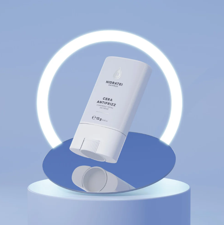 A Cera Stick Antifrizz Hidratei alinha instantaneamente os fios rebeldes sem endurecer ou deixar aspecto pesado. 