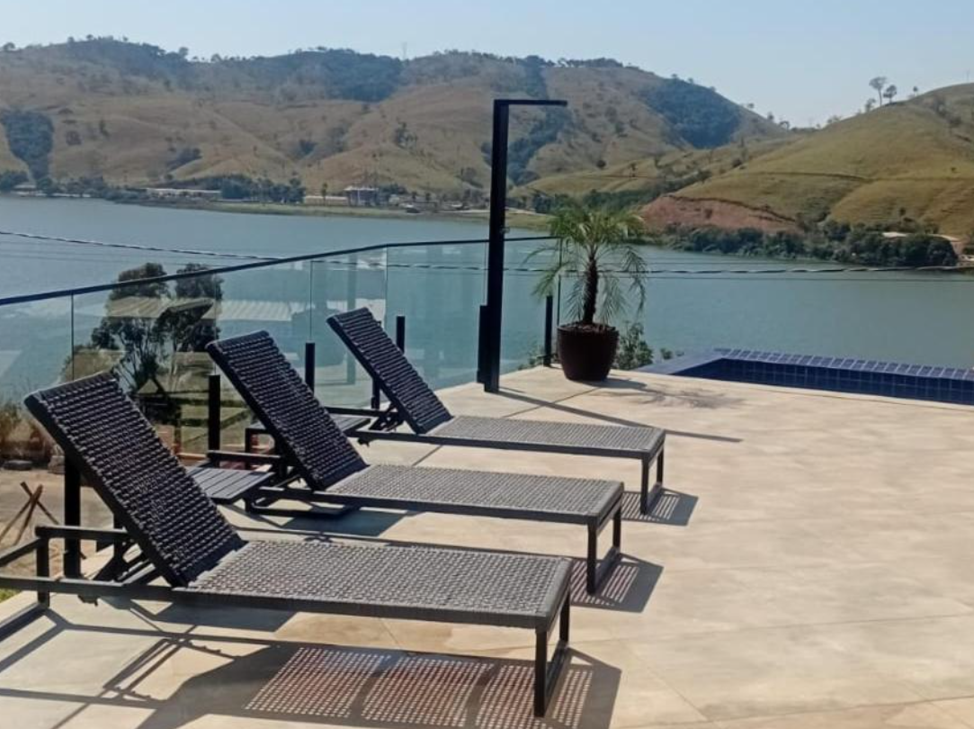 hospedagem pet friendly com vista privilegiada para o Lago de Furnas.