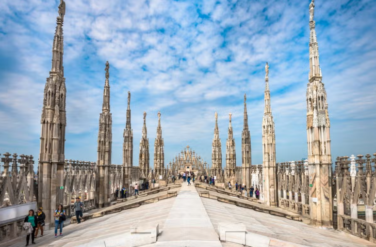 Subir aos terra&ccedil;os do Duomo &eacute; uma das experi&ecirc;ncias que voc&ecirc; n&atilde;o pode perder se estiver em Mil&atilde;o.