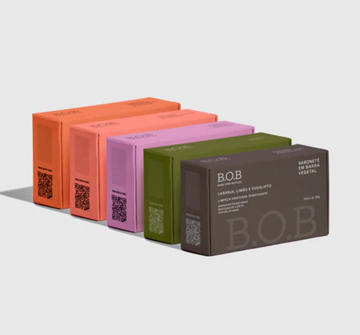 Kit Sabonetes Corporais em Barra B.O.B: sabonetes 100% vegetais que limpam profundamente, hidratam a pele e proporcionam uma espuma cremosa, tornando o banho mais sustentável e cheio de cuidado. Use o cupom LIVIAPEREIRA10 e ganhe 10% OFF.